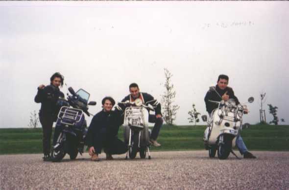 Sul piazzale del raduno. da sinistra Marco, Luca, Cristian e Andrea