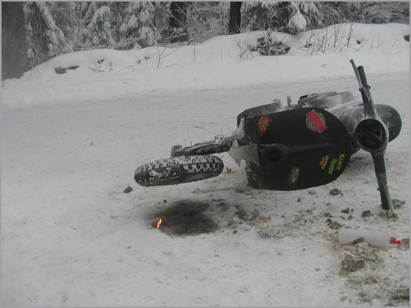 Post tentativo di sciogliere il ghiaccio dando fuoco alla Vespa con la benzina